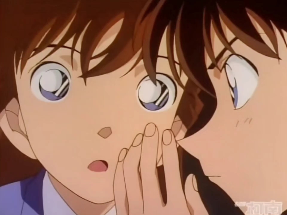 小情侣说悄悄话