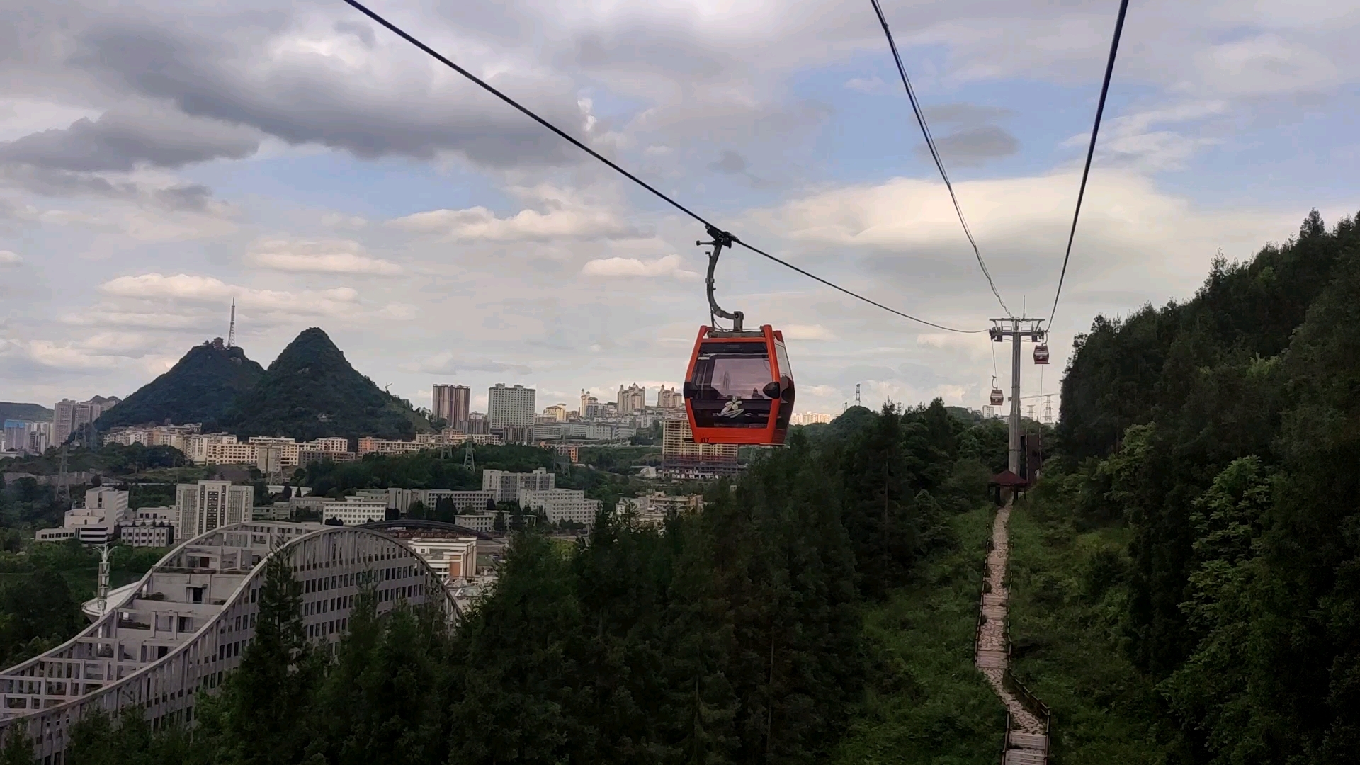 梅花山国际滑雪场索道图片