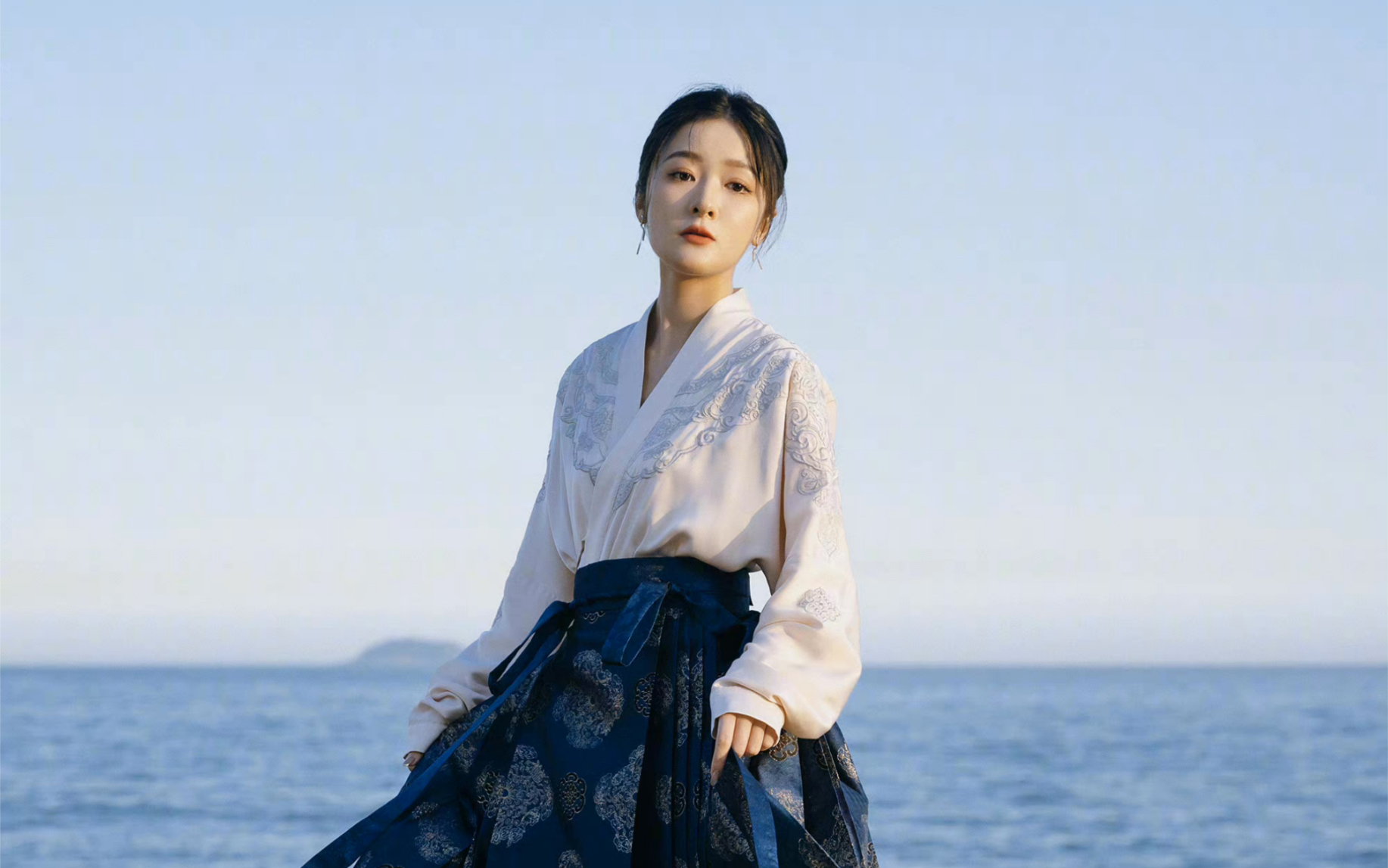 徐娇马面裙亮相金鸡奖,好特别啊