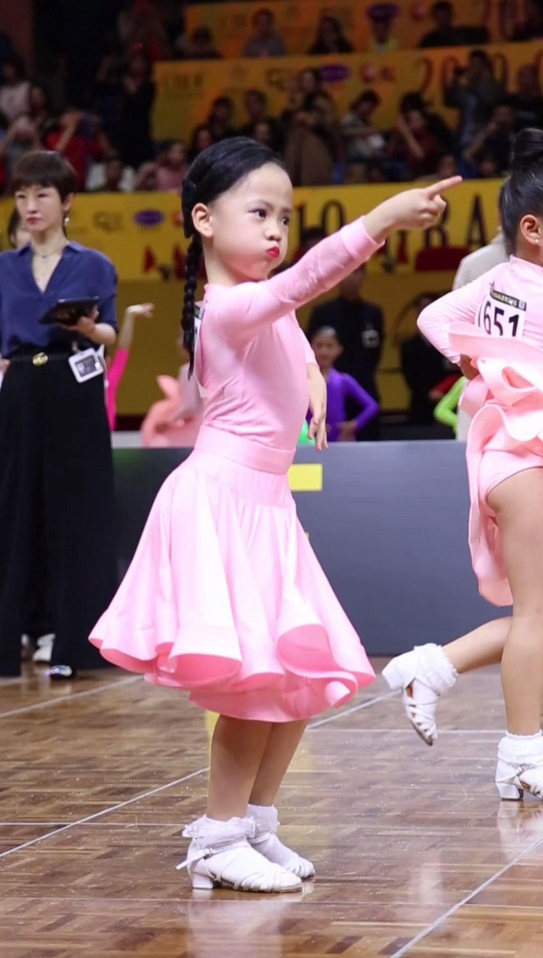 拉丁舞界最可爱的小萌娃,告诉你什么叫人见人爱