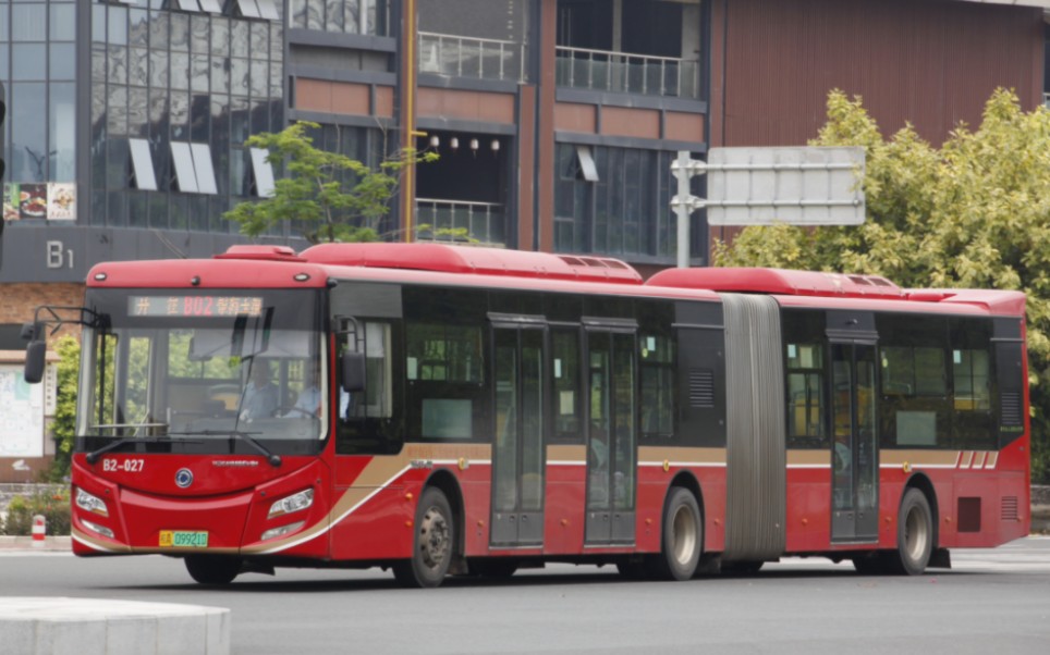 43)南宁白马快速公交二号线b02路银海玉洞路口——园博园站全程前方