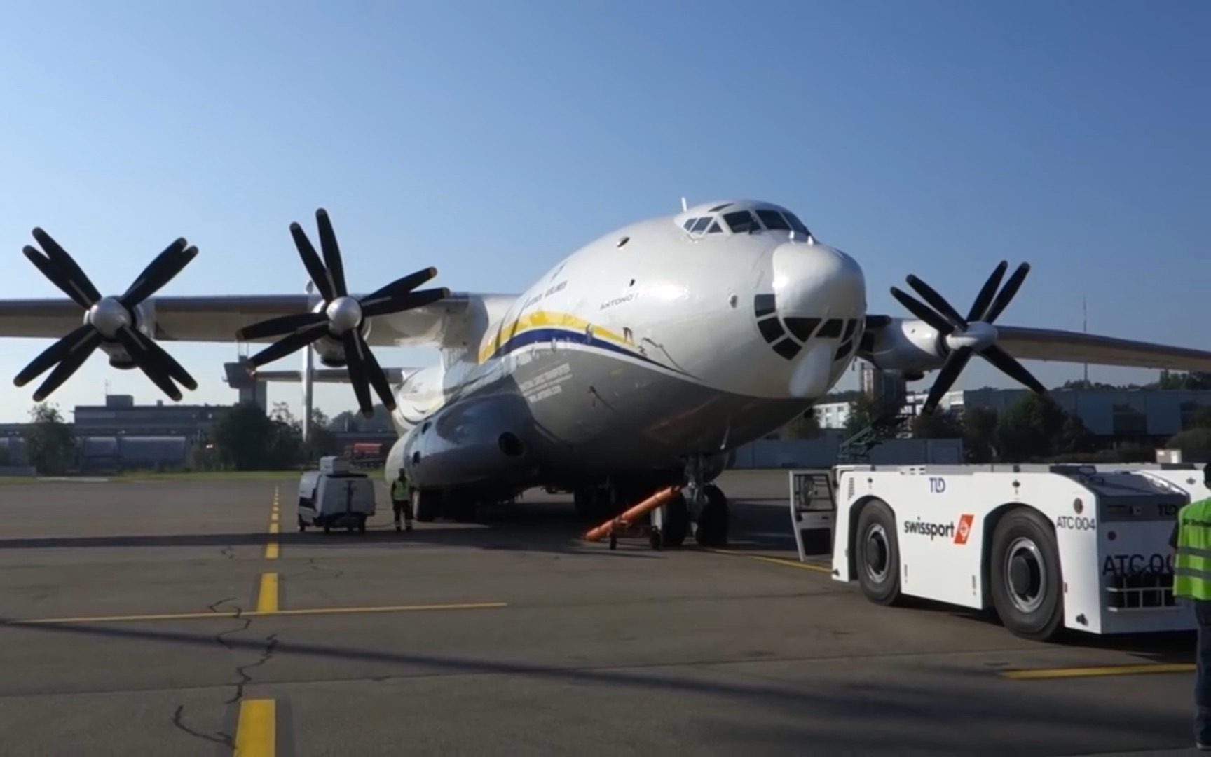 [飞行记录]安东诺夫 安-22安泰重型运输机 - 两段货运飞行记录