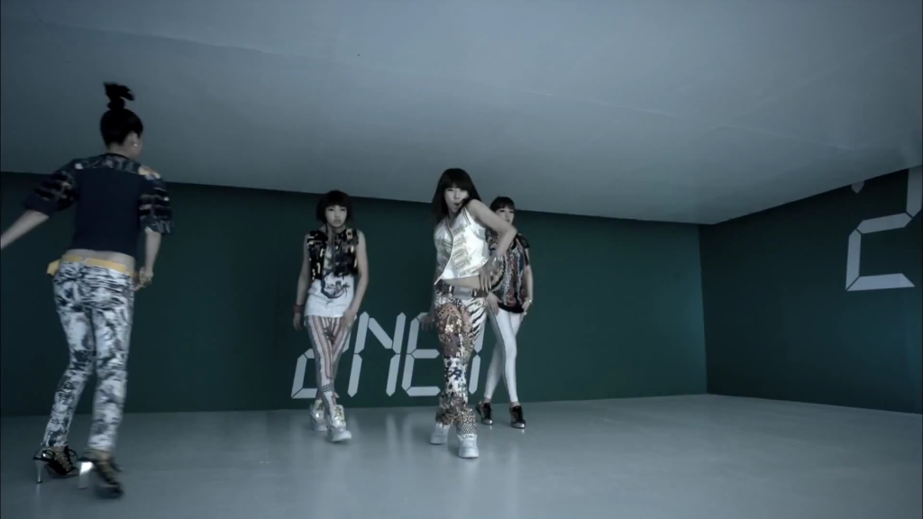 [图]韩国女团2NE1 - I DON'T CARE' MV