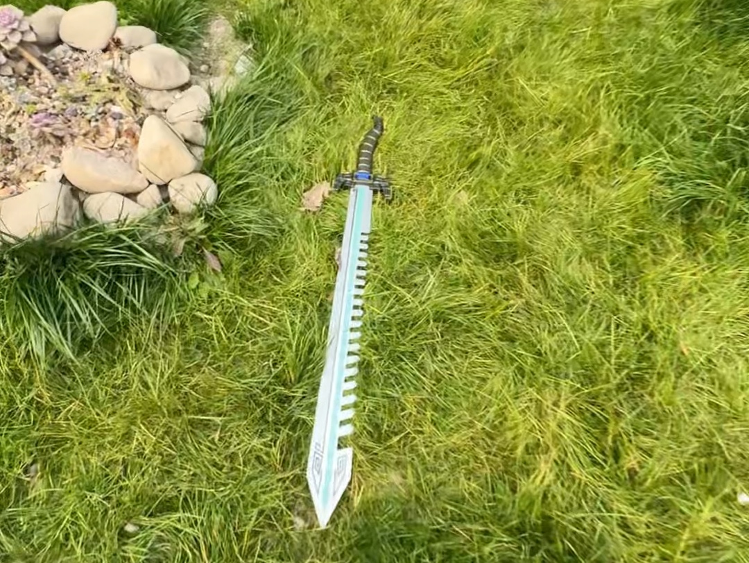 家人们,今天捡到一把剑,哇哦～卫庄大人的鲨齿剑,帅到爆炸!