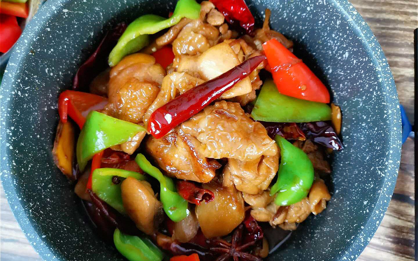 青椒辣子鸡,一道特下饭的菜,吃货别错过!