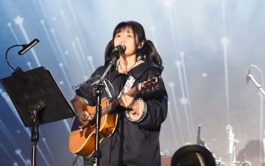 最近被花粥的这首出山刷屏网友调侃这么好听没网费了吧