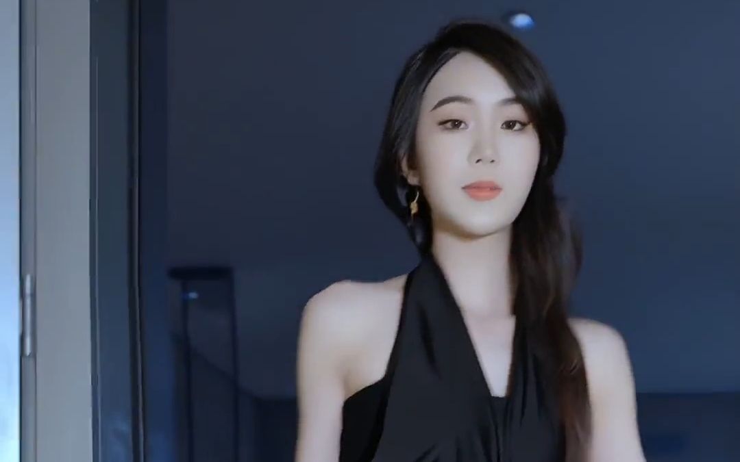 世间美女千千万,我就觉得顾言最好看#车模小姐姐 #大长腿 #好看的小姐