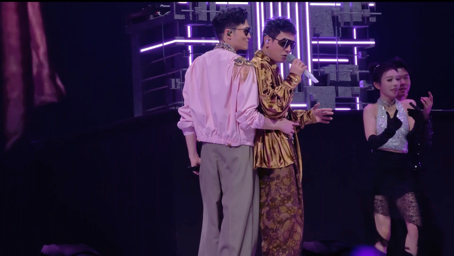 张智霖&amp;陈小春串烧完整版 《街角的晚风+不再犹豫+男儿当自强》2026张智霖「在」巡回演唱会广州站 2026.8.23广州体育馆1号馆
