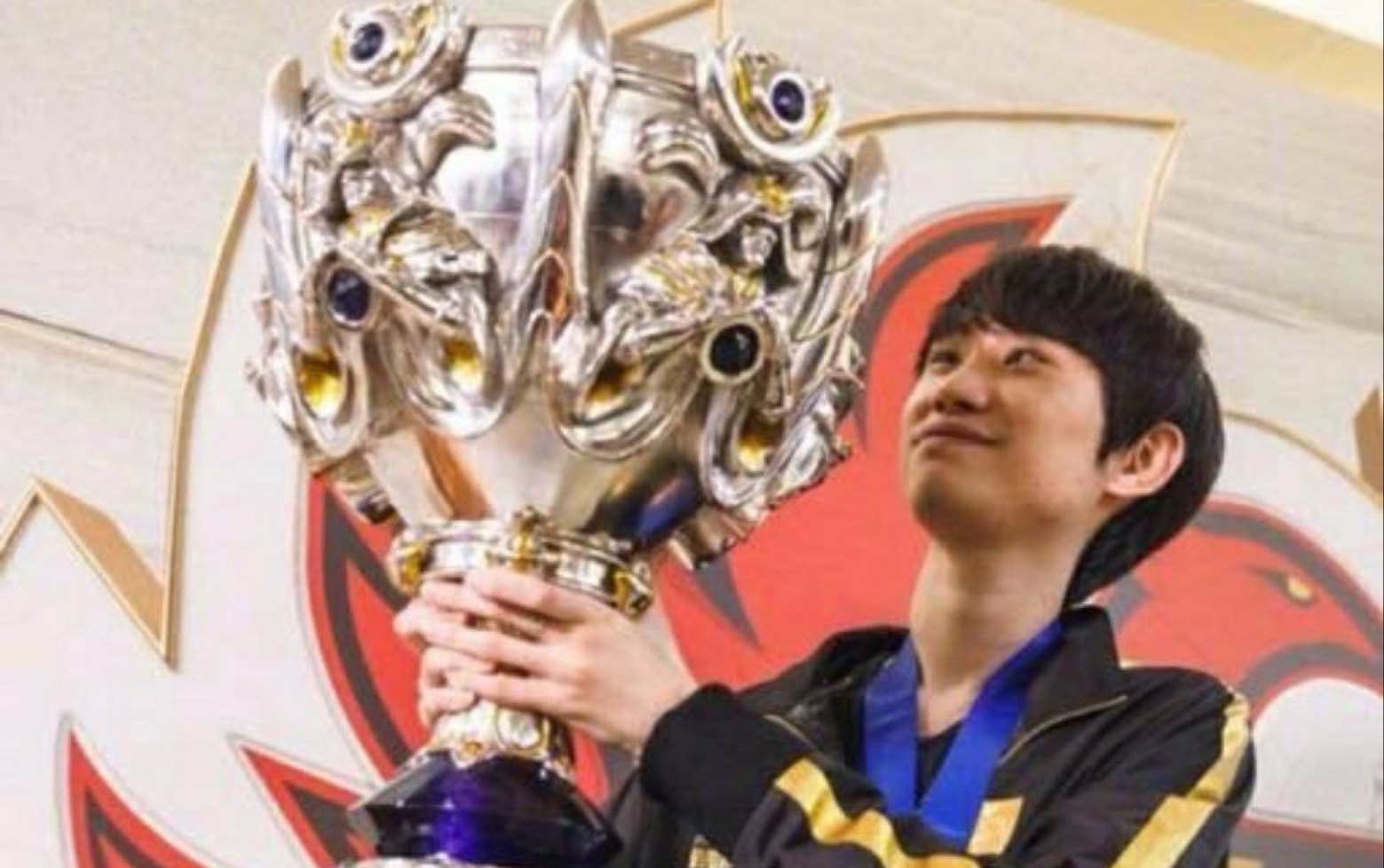 doinb首播谈冠军皮肤,称应该是亚索或者石头人