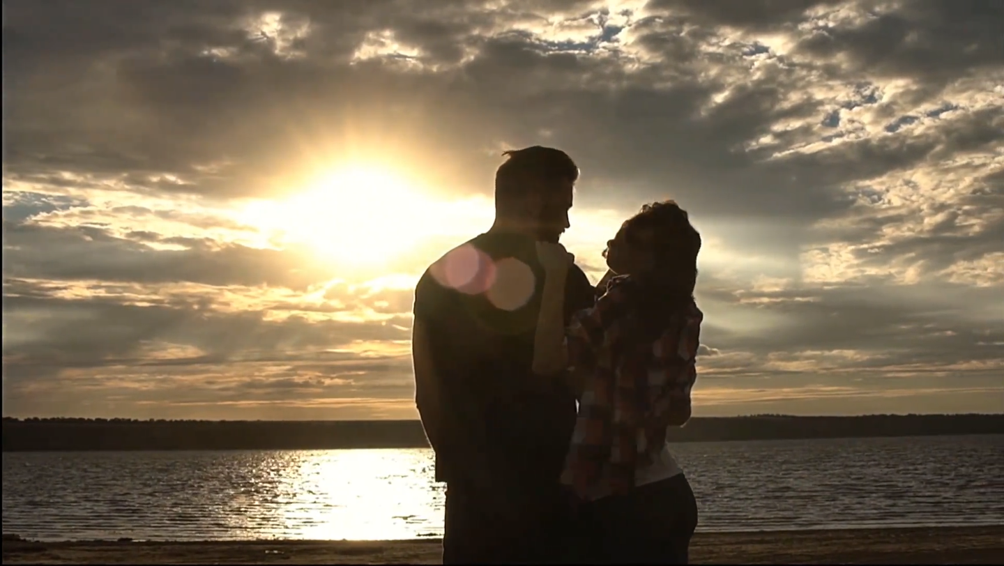 海边情侣唯美视频素材#夕阳下的背影 #陪你看日落 #杀伐果断好吃才有