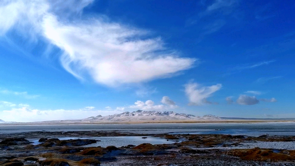 格拉丹东雪山脚下