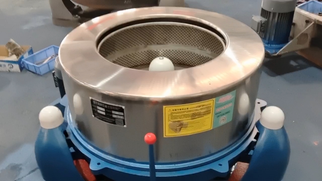 两台内胆直径800型工业离心甩干机出厂前试机发货至黑龙江伊春#黑龙江