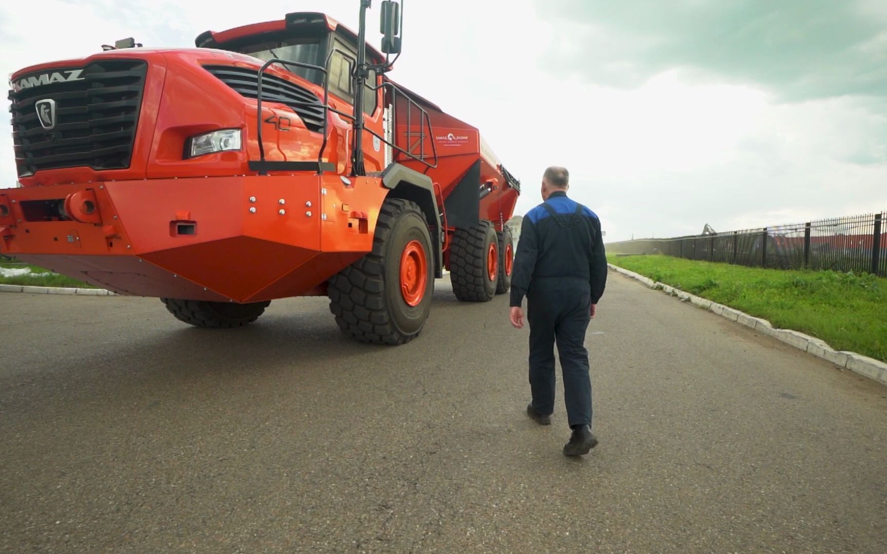 欣赏卡玛兹6561第一辆卡玛兹矿山自卸卡车大力神40