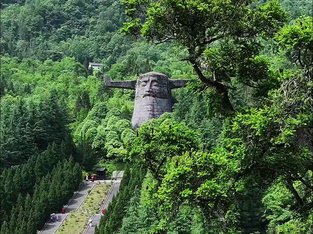 我国最神秘的地方“神农架”,这里禁止外国人进入,深处更是禁区,里面到底有什么,难道真的有野人吗!哔哩哔哩bilibili