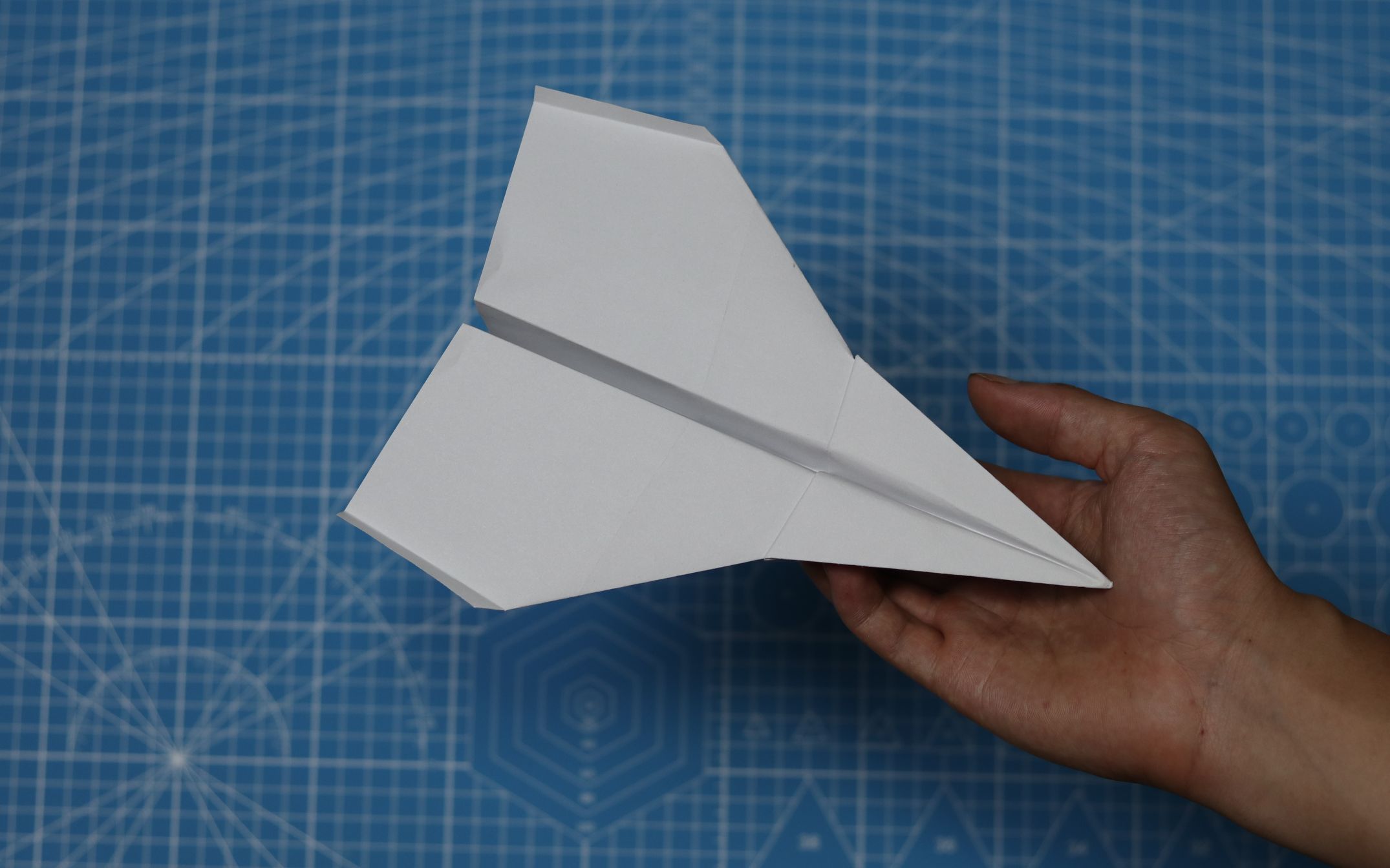 简单纸飞机最久图片