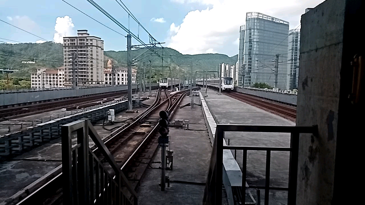 【深圳地铁】5号线长岭陂站501车和554车回厂,512(赤湾-黄贝岭)进站