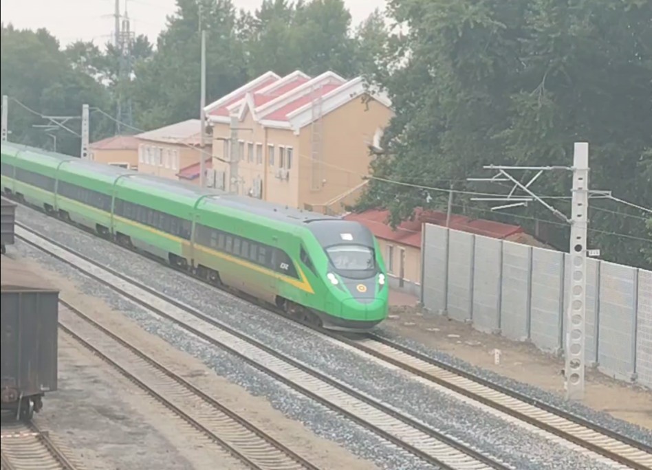 c107次(哈尔滨-鹤岗)/c110次(鹤岗-佳木斯)通过大陆站