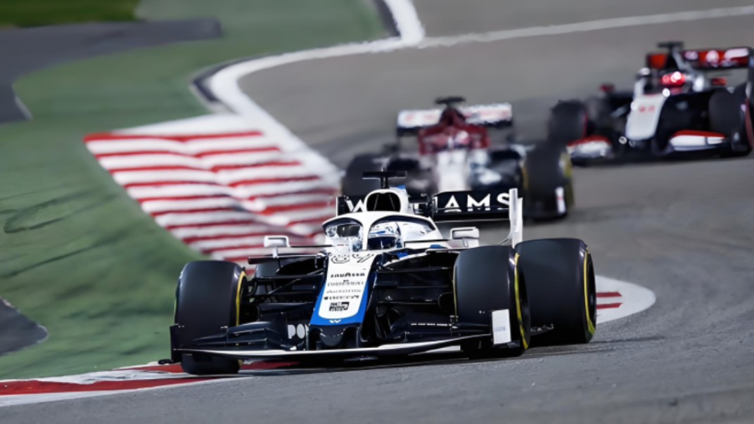 记得那是在2020年的萨基尔大奖赛,威廉姆斯给了我一次参加f1正赛的