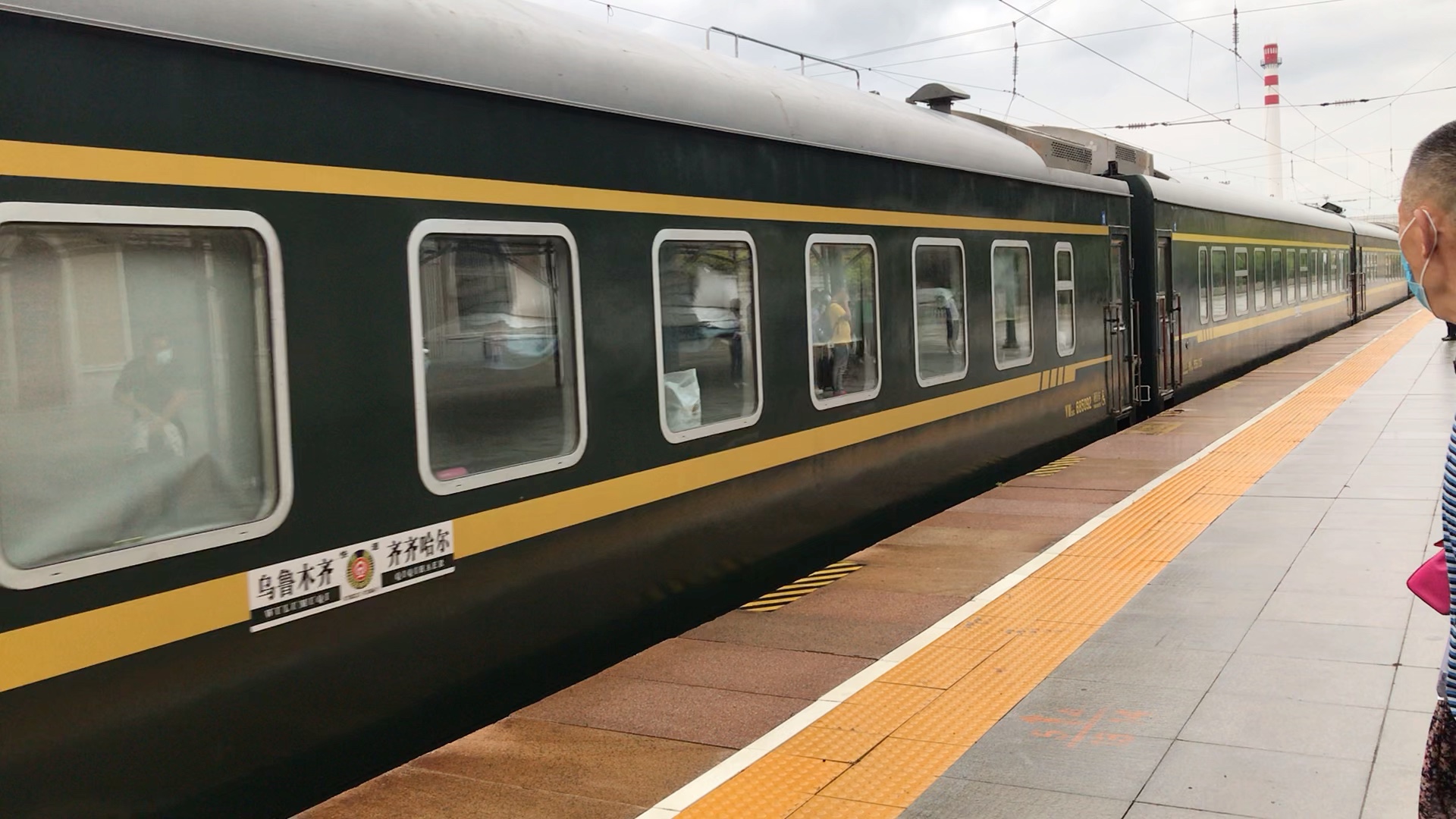 k1084hxd3d0001番茄王齐齐哈尔乌鲁木齐铁岭站1站台1道停车