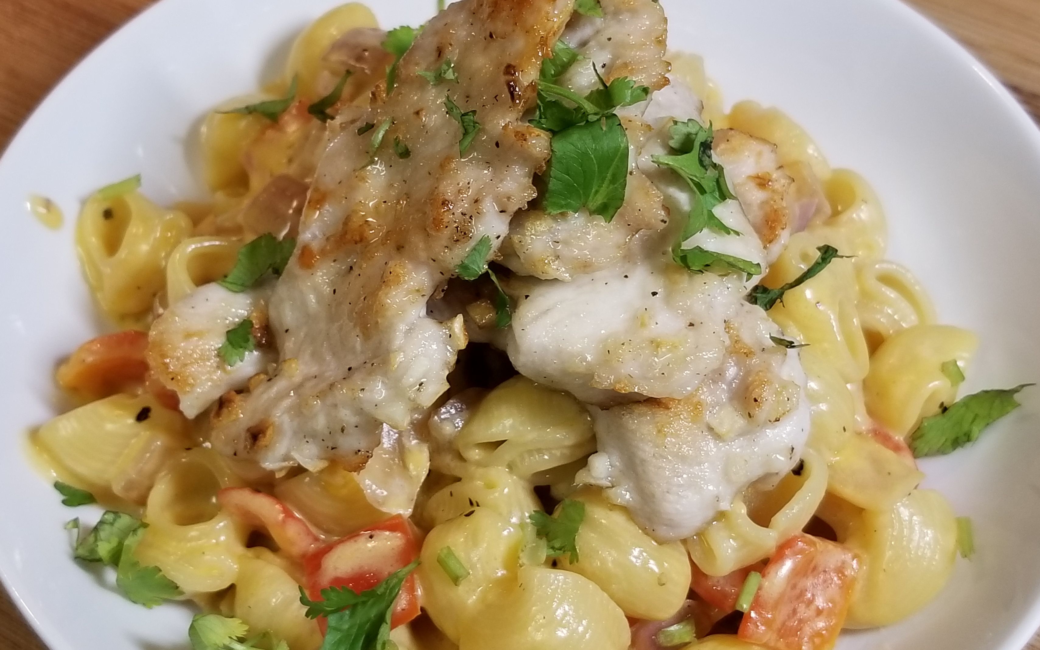 蒜香鸡胸奶油意面garlicchickenbreastpastawithcreamsauce