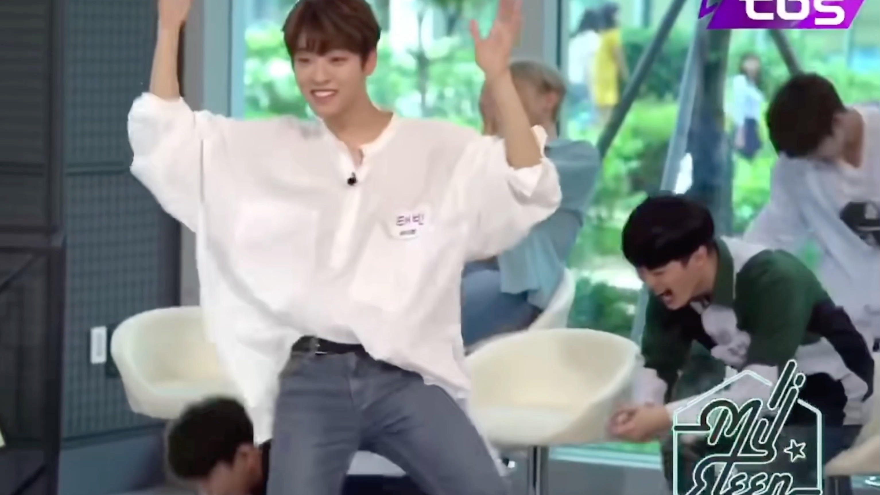 欢迎收看"自信的舞痴"李泰彬