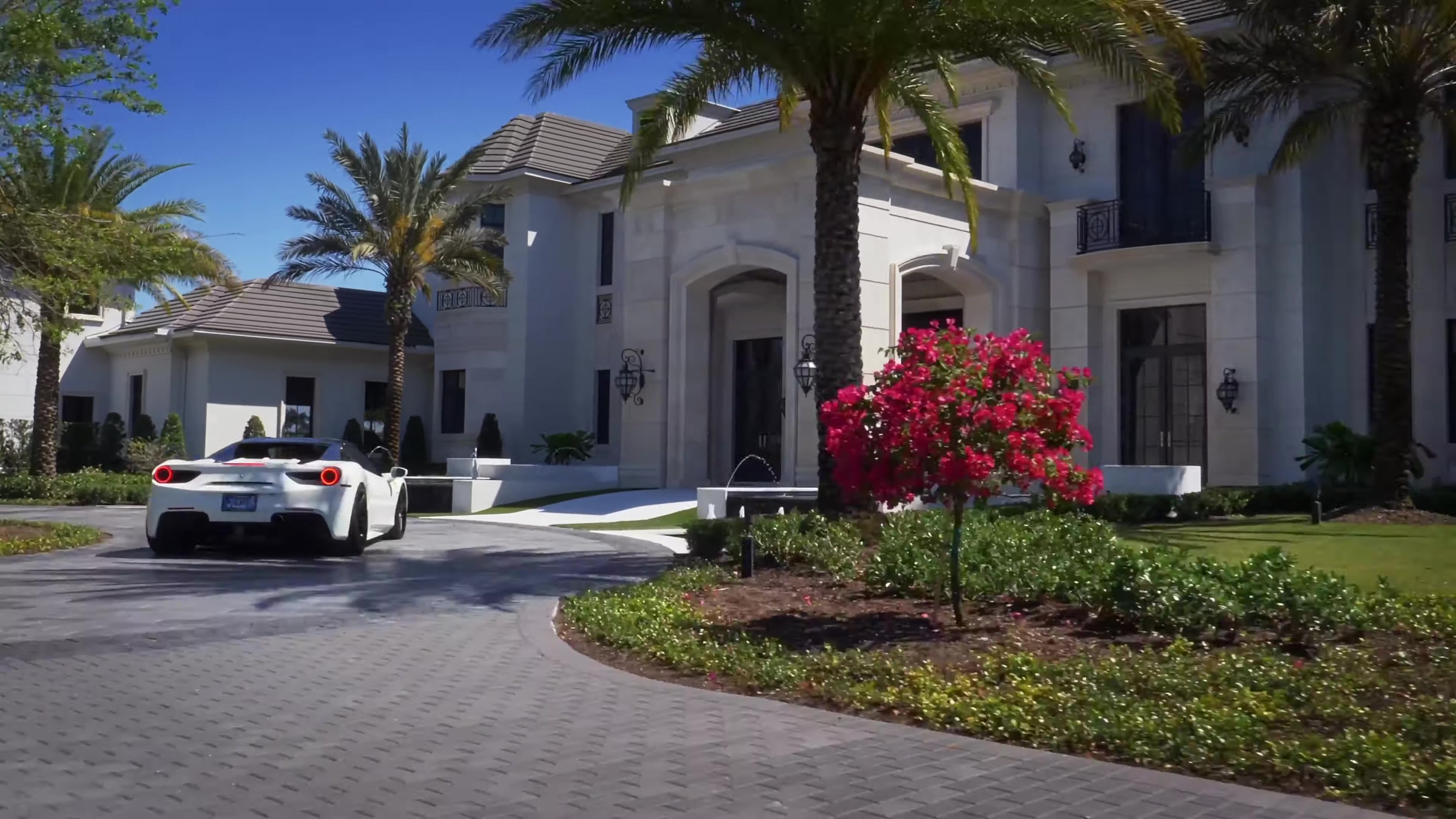 谁不想拥有这样的生活呢 顶级跑车 和豪宅 看着真励志_哔哩哔哩 (゜