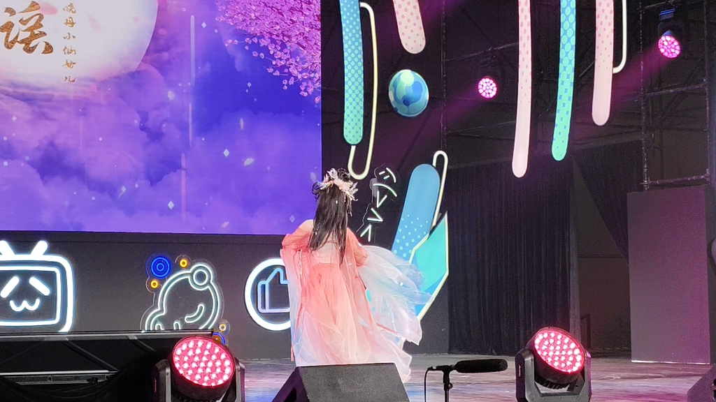 bw跳舞的晓丹小仙女儿