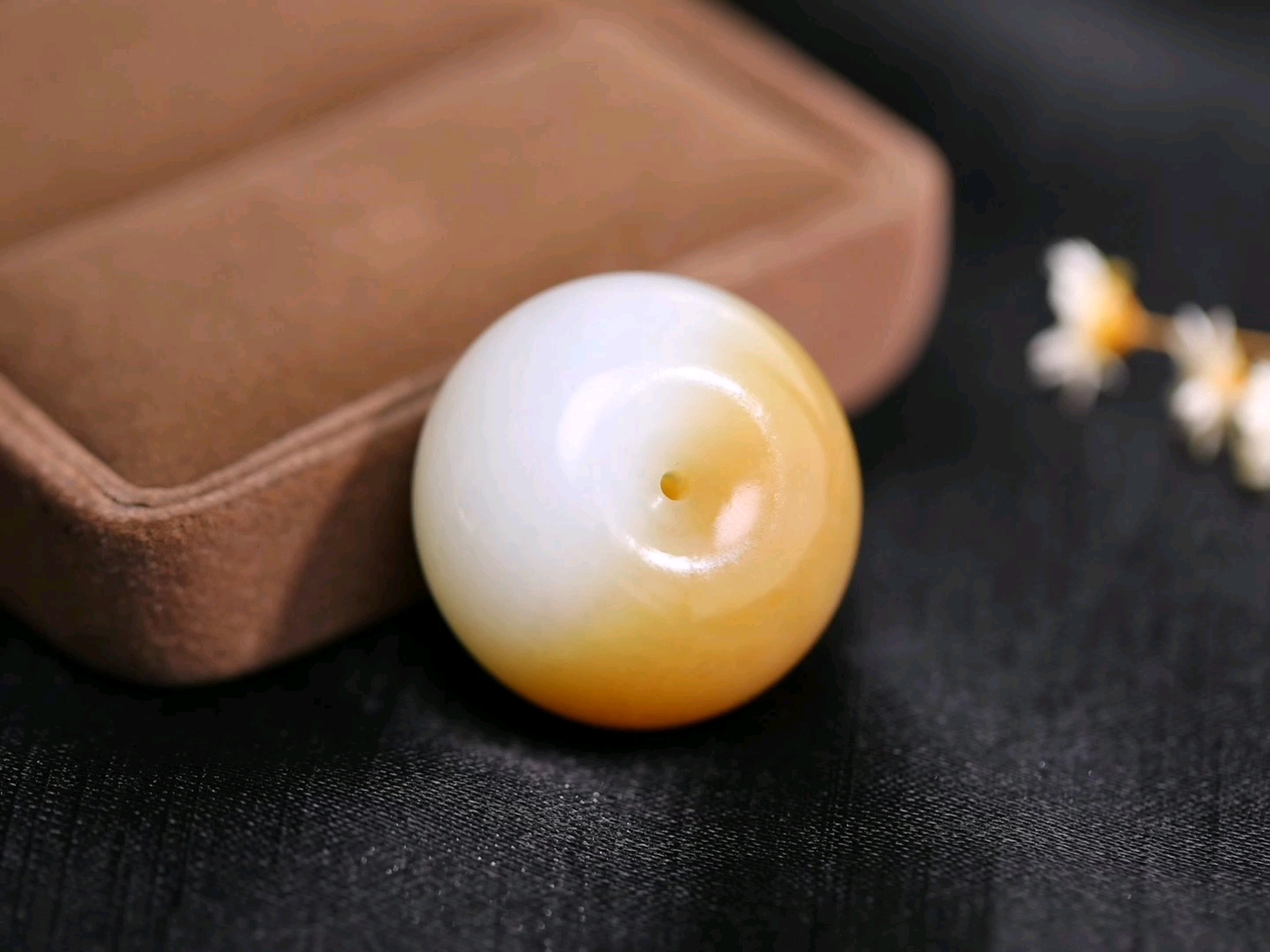 和田玉糖白平安扣吊坠 老坑细料 玉质温润细腻 糖色艳丽 规格28*28*