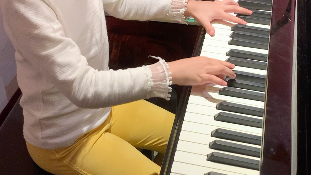 [图]晴天娃娃（6岁） 钢琴 巴赫 d小调小前奏曲