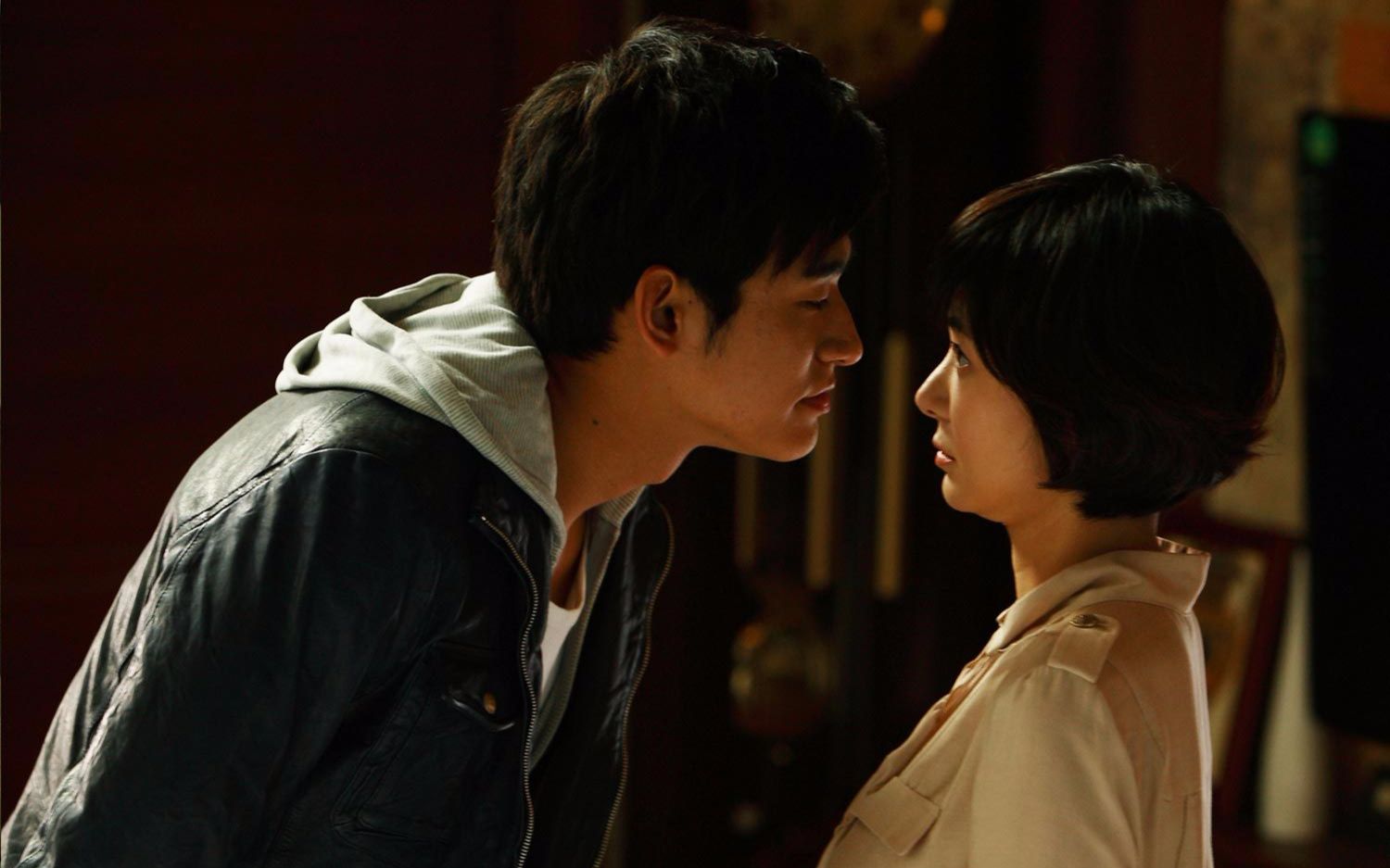 【李婶儿说电影】看青涩大学生如何追求女老师,感叹年轻真好