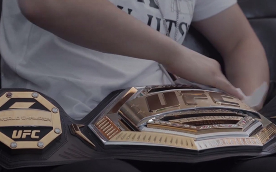 【时代 我】中国首位ufc金腰带得主张伟丽:我不喜欢到哪里都扛着金