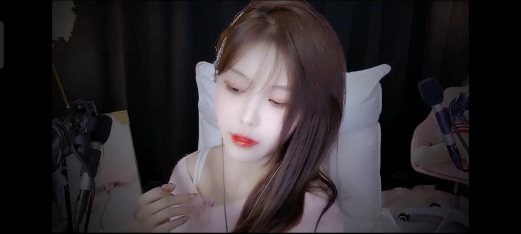 尤优baby红唇助眠极度诱惑你入眠了嘛