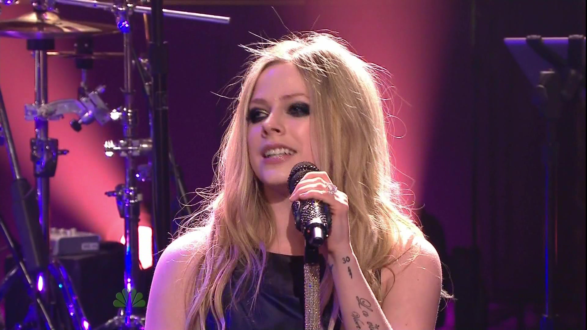 【艾薇儿】Avril LavigneHere's to Never Growing Up 现场版哔哩哔哩bilibili