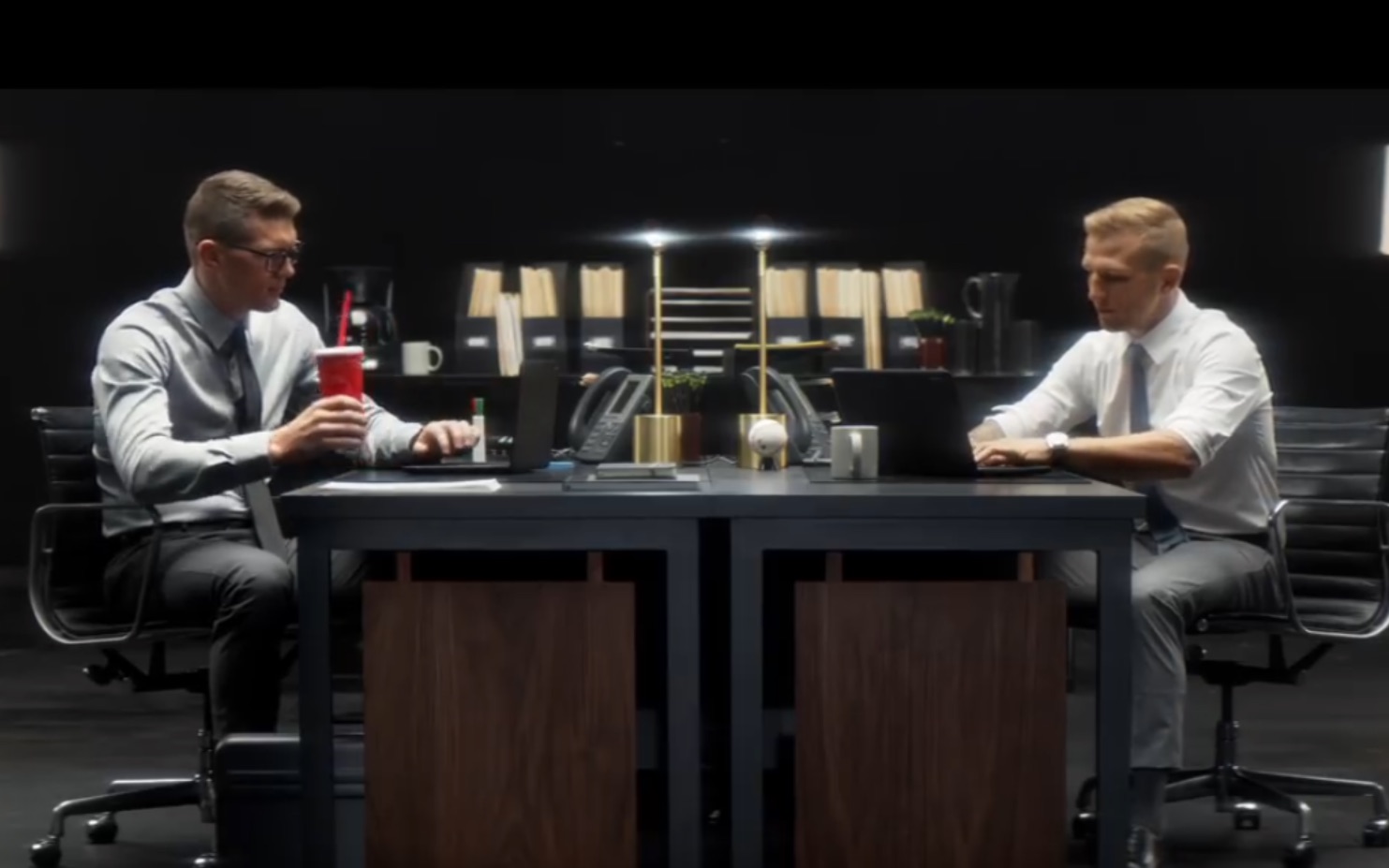 vanheusen广告当ufc明星成为办公室白领