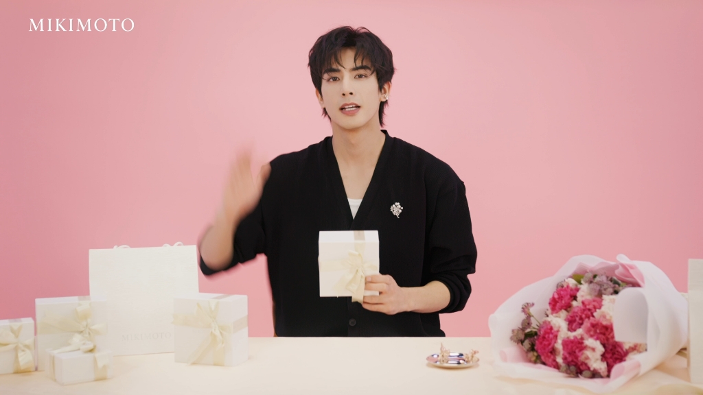 【宋威龙】与mikimoto携手感恩母爱,献礼繁花.
