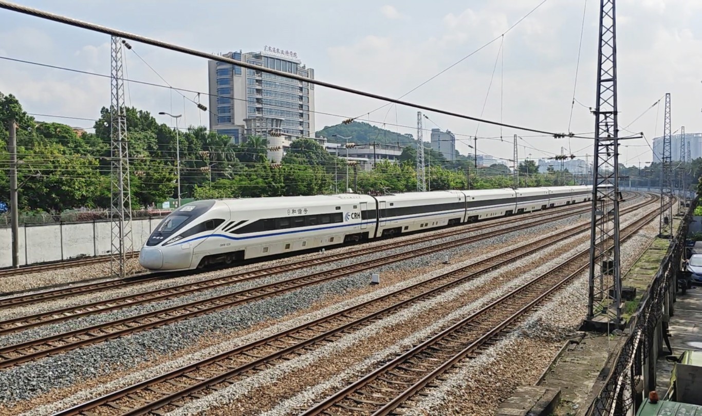 【卧铺动车组】新crh1e担当d7105潮汕-广州东通过华师天桥