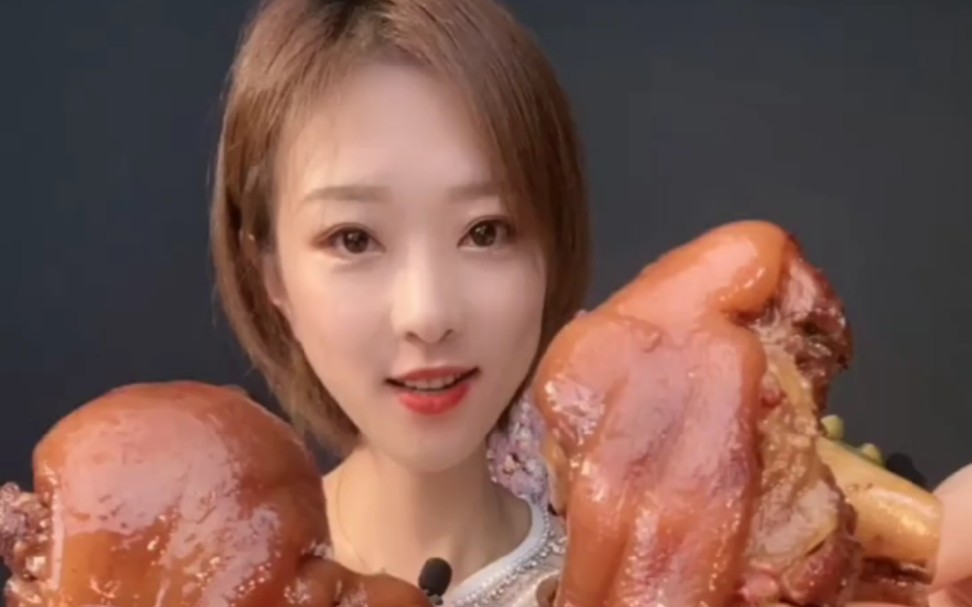 深夜放毒 快手美女姐姐大口吃肉合集六_哔哩哔哩_bilibili