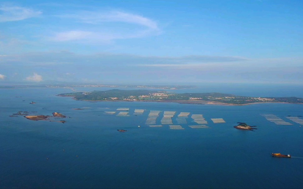 500米高空俯视大小金门岛和厦门岛,自从30多年前硝烟散尽,对岸的厦门