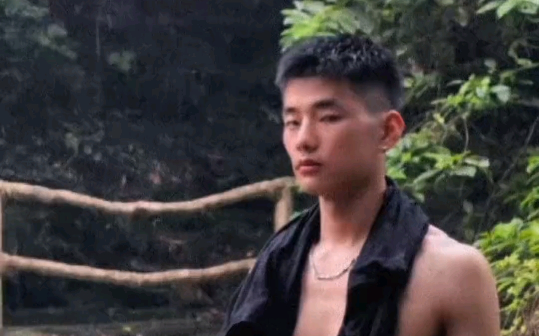 帅气的肌肉帅哥