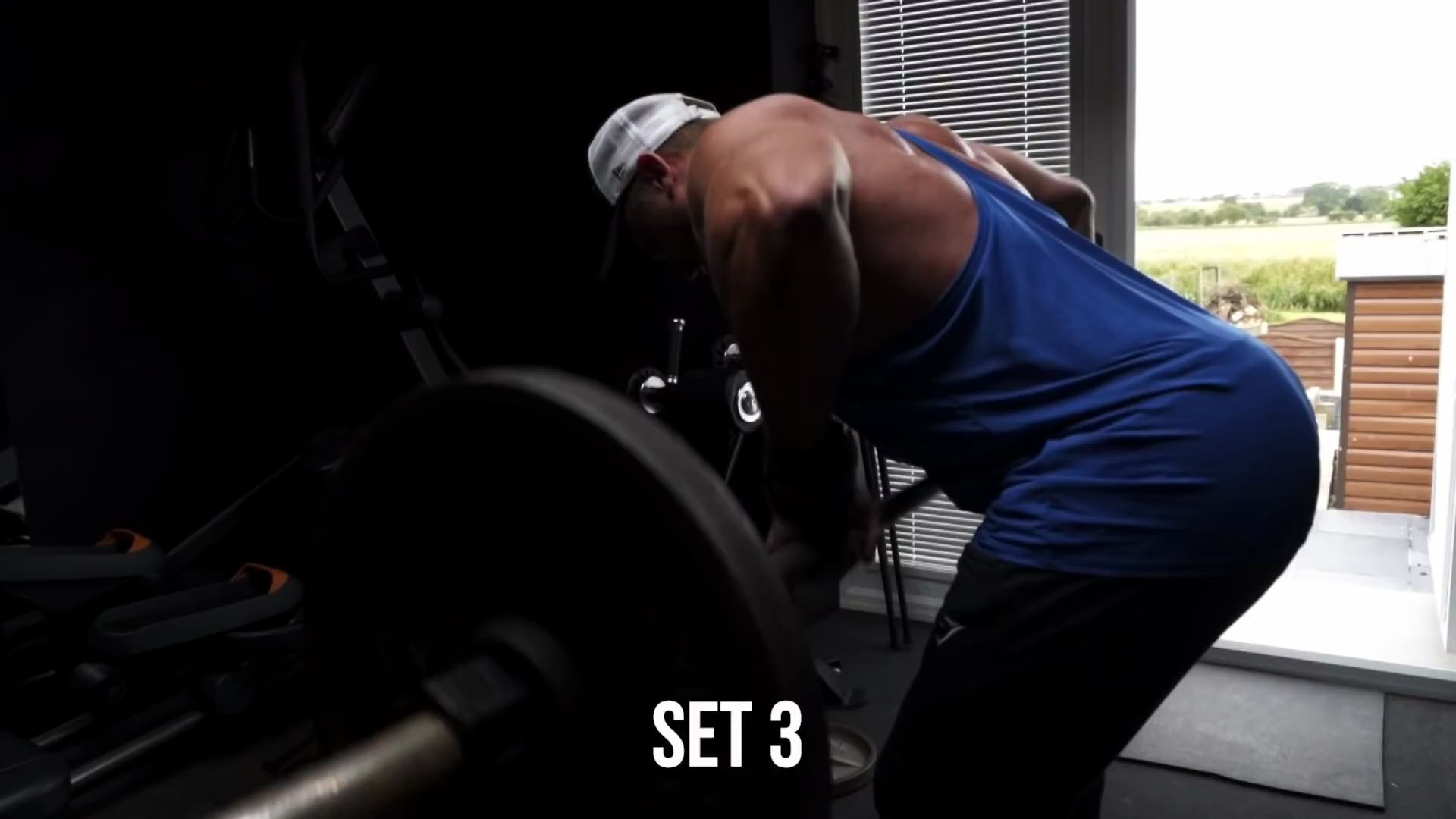 打造巨大的背-瑞安 特里