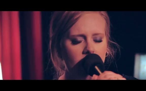 [图]Adele - Don't You Remember (Live at Largo)