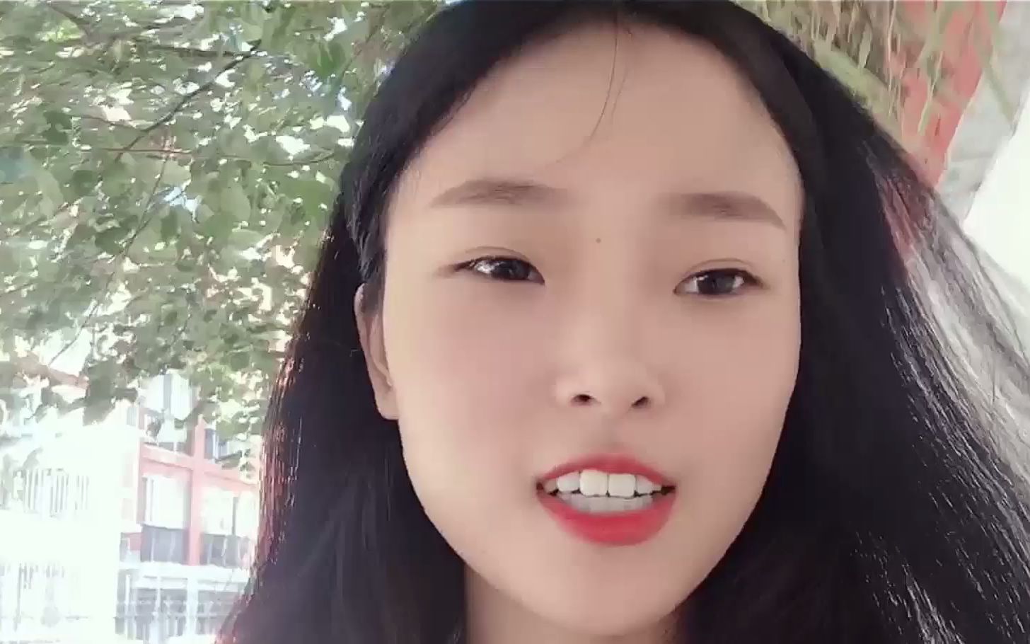 00后女孩去富士康面试一天300块电子厂的工资有这么高吗