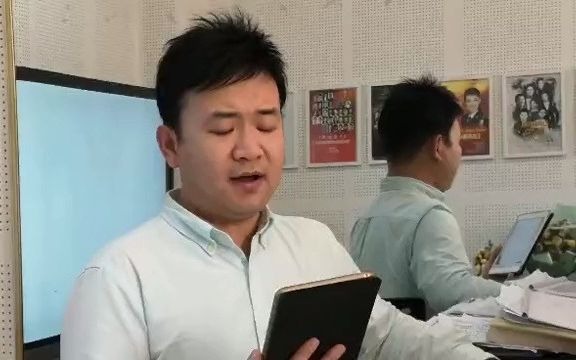 [图]男高音郝亮亮现场演唱《摇三摆》（陕北民歌），弹舌音厉害了