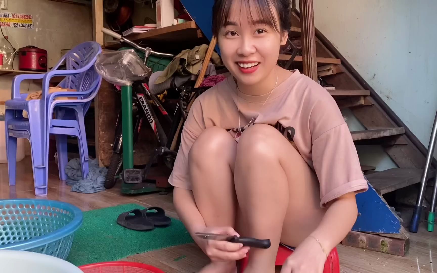 今天越南竹笋姑娘小庄的房子盖的真么样了,还需要付多少钱给工人