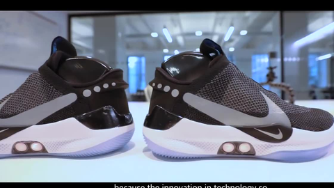 72变】会发光还会自动系鞋带这是要上天啊——Nike HyperAdapt 1.0上脚 