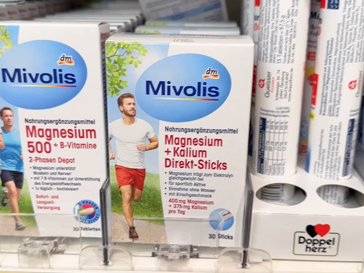 在德国逛dm超市保健品货架,品牌很多mivolis,abtei,双心,taxofit