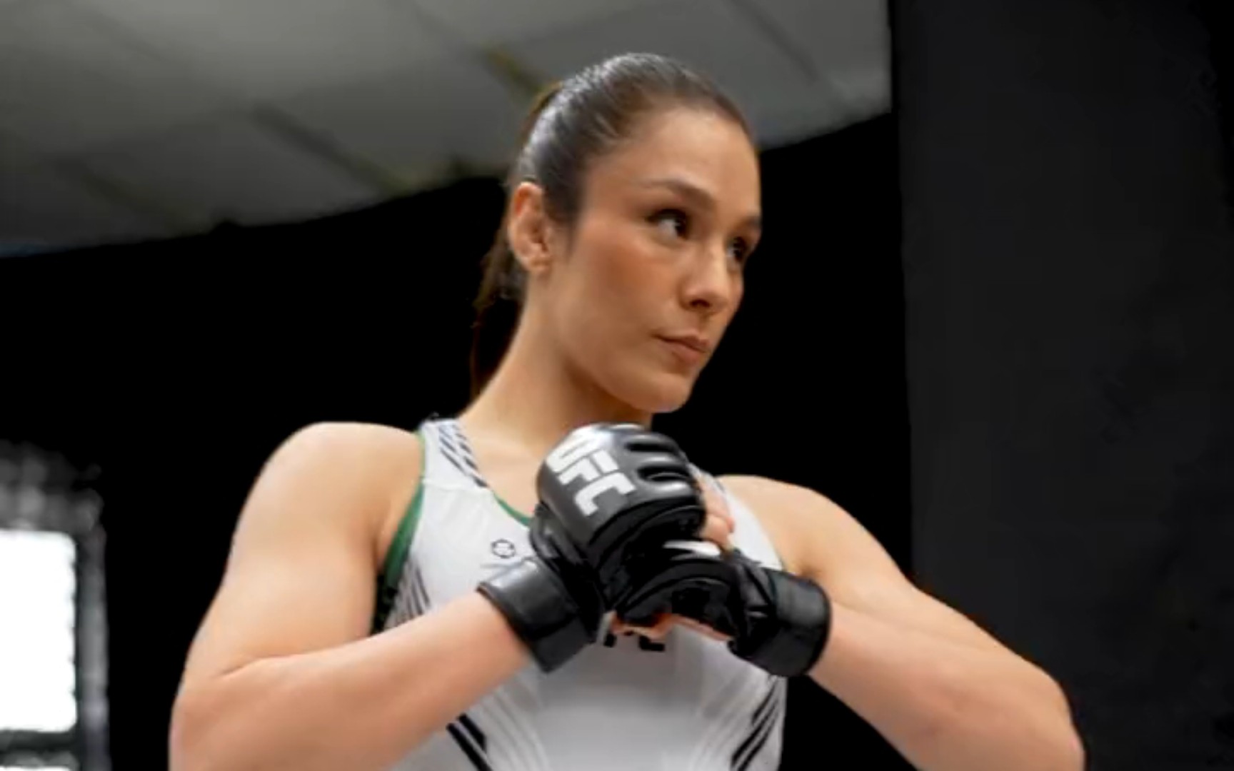 ufc亚历克萨·格拉索拍定妆照