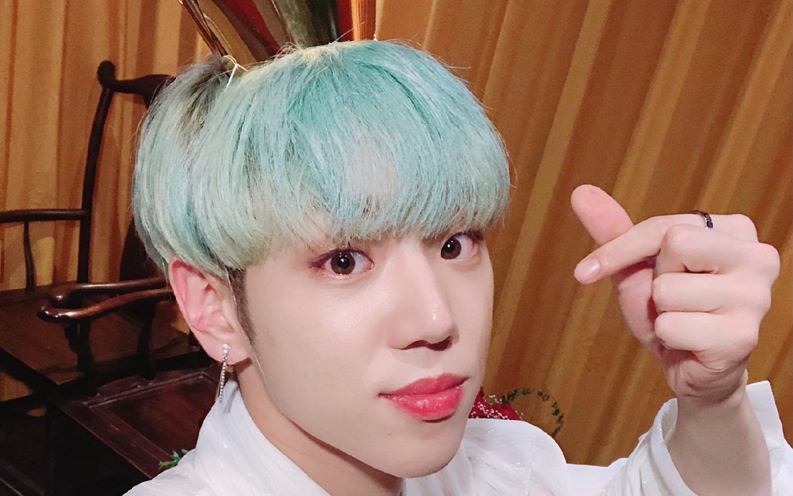 【金炳官】不看要后悔的!签售被粉丝夸可爱的反应!