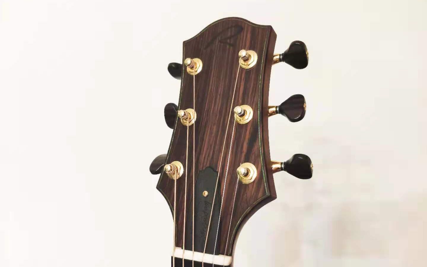 ryan吉他也有bensusan三哥签名款?