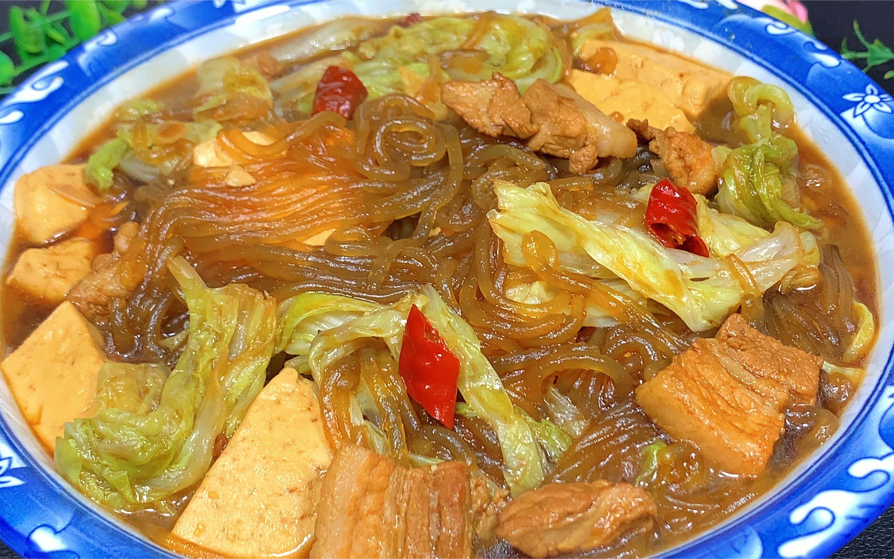 吃了30年白菜猪肉炖粉条,原来这样做才美味,以前第一步就错了